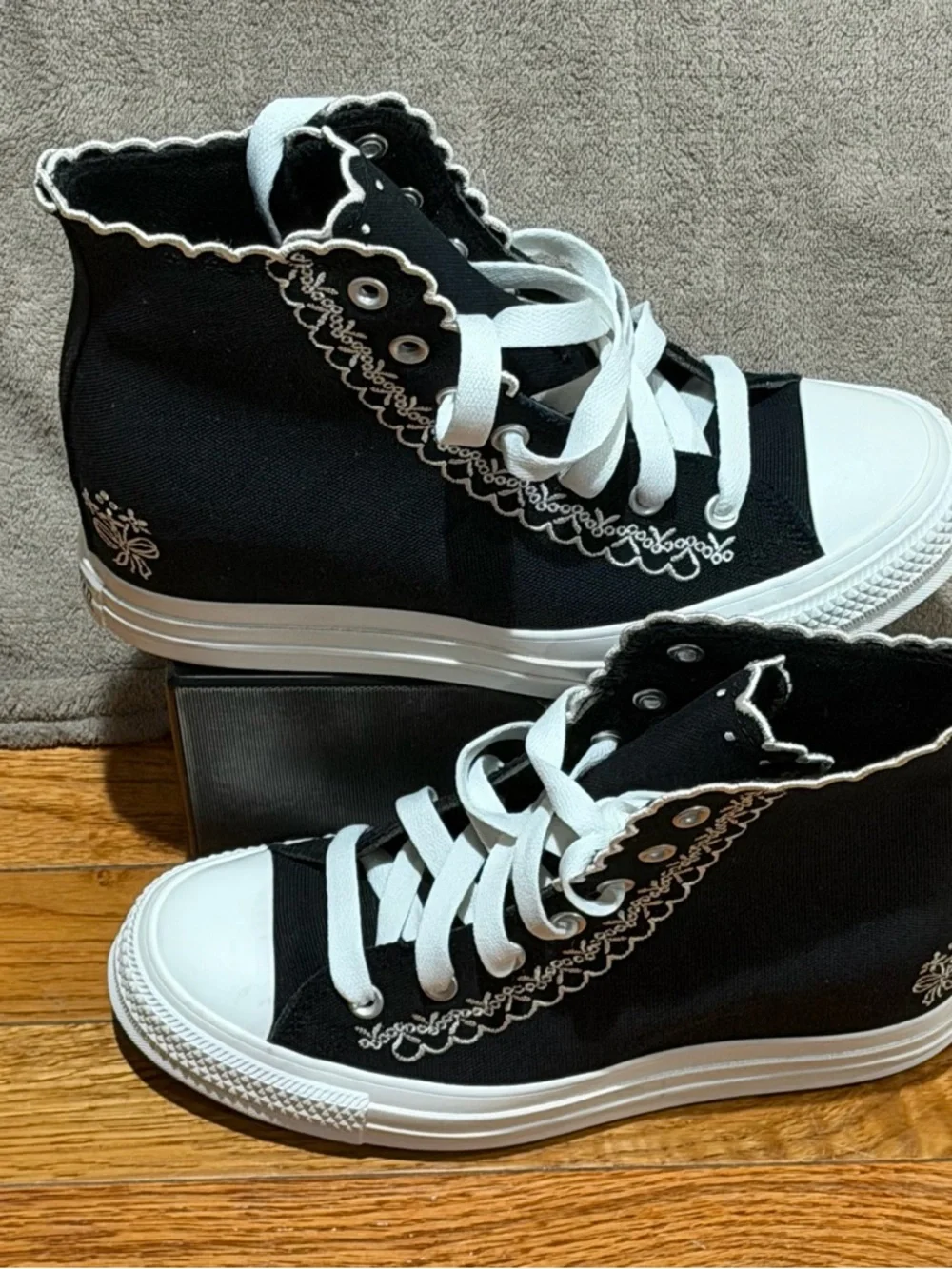 Converse Chuck Taylor All Star Wedge Platform High Flowers Black White Size 9.5 - Picture 2 of 8